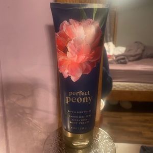 Bath & Body Works Perfect Peony 8 oz Lotion